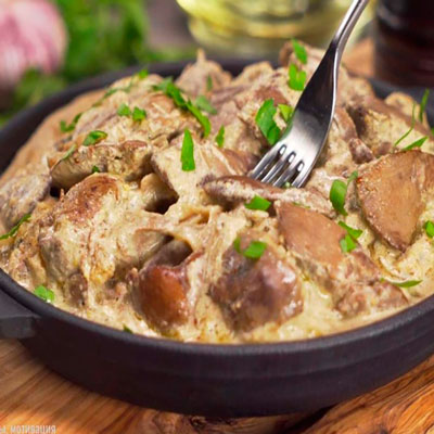 Печень куриная в сметанном соусе