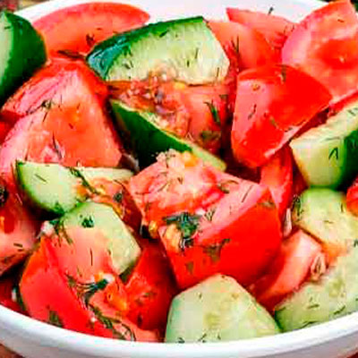 Салат с помидором и огурцом