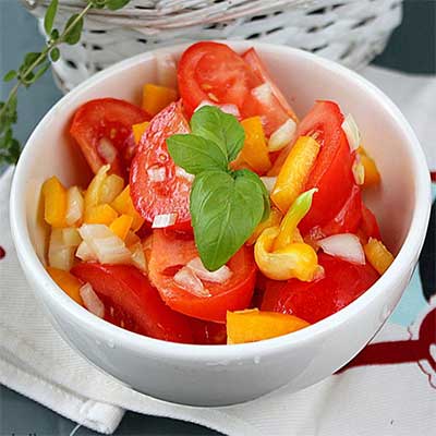 Салат с помидором и перцем